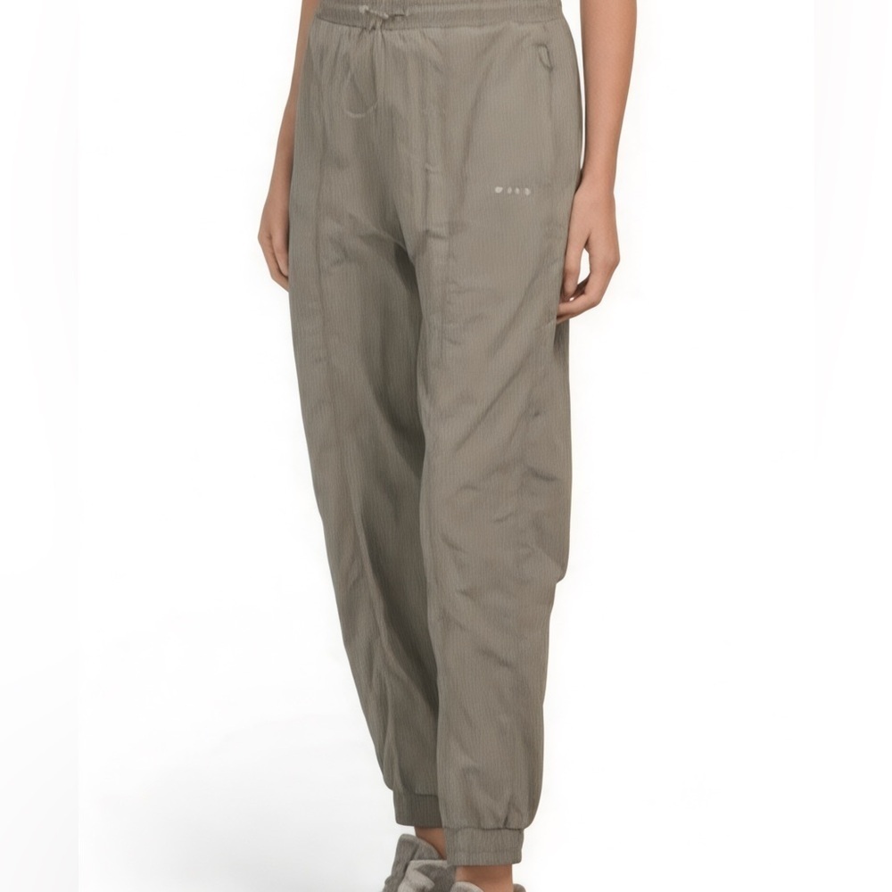 Wilo The Label Women’s Parachute Jogger Pants Sage Green Sz XS Sporty Athleisure